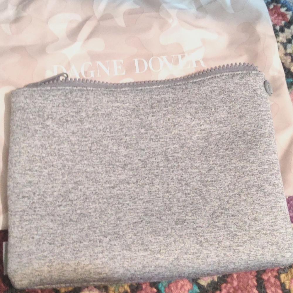 Neoprene zipper bag.
